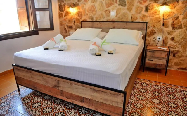 Meandros Suite in Old Town