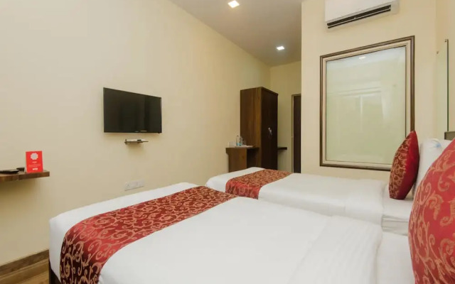OYO 9849 Hotel Divine Residency