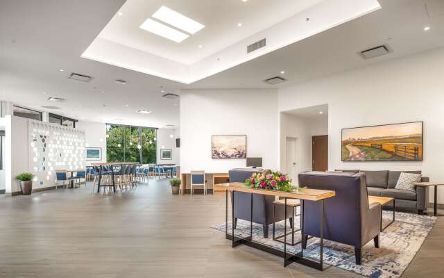 Coast Tsawwassen Inn