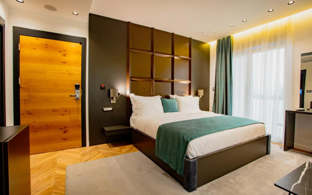 Ador Hotel