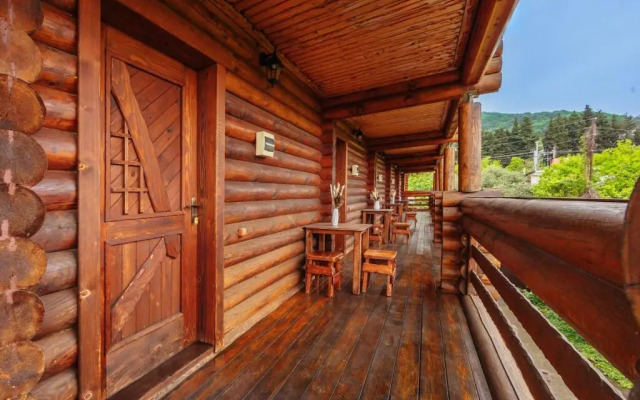 House Izbushka (Zhiloj dom)