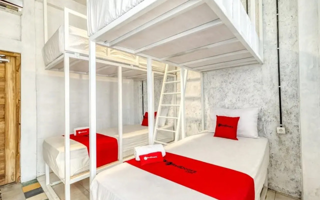 RedDoorz Hostel near Kalasan Temple