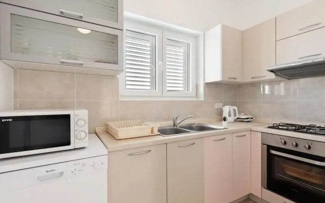 Simplistic Apartment in Neviđane with Balcony