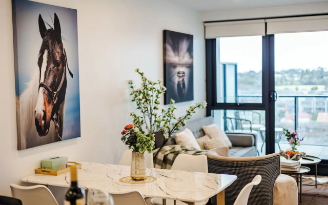 StayAU Cozy & Stylish 2BR in Box Hill