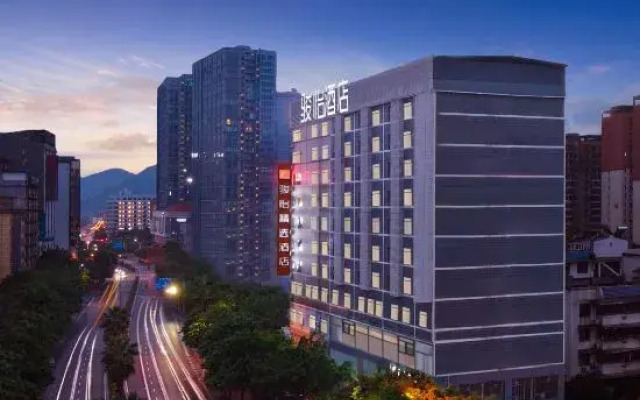 Junyi Select Hotel (Mixc Mall Guilin Railway Station Branch)