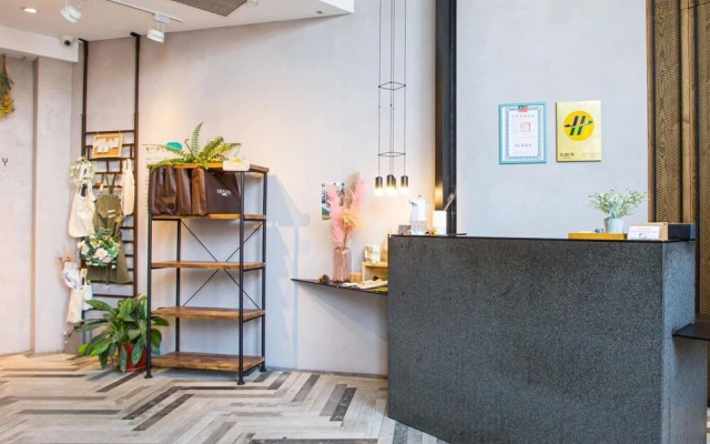 Taichung Easylazy Inn