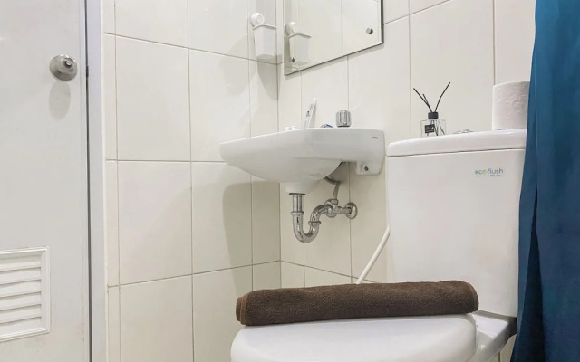 Comfy And Well Furnished 2Br Springlake Summarecon Bekasi Apartment