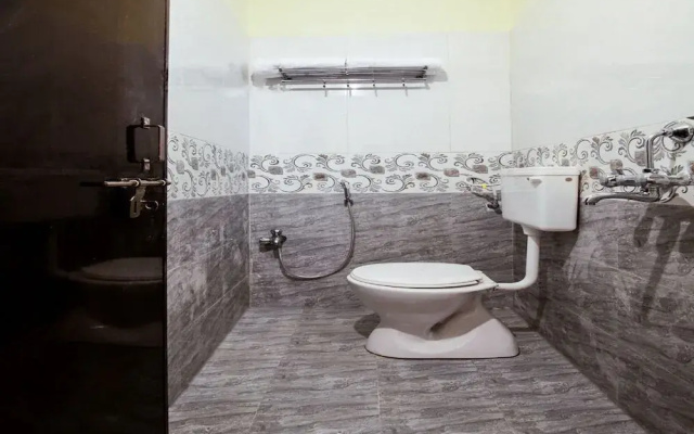 Deepansh Plaza By OYO Rooms