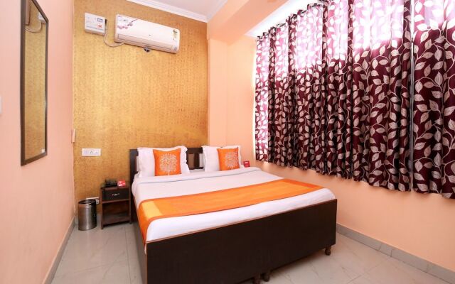 OYO 10463 Hotel Paras