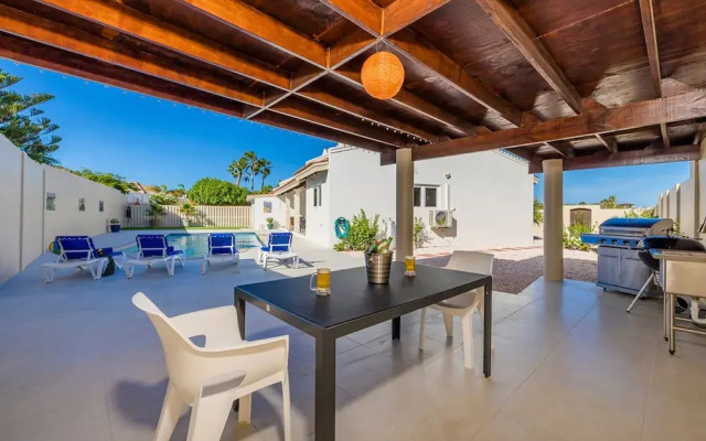 Spacious Renovated House Prvt Pool 5 min to Bch