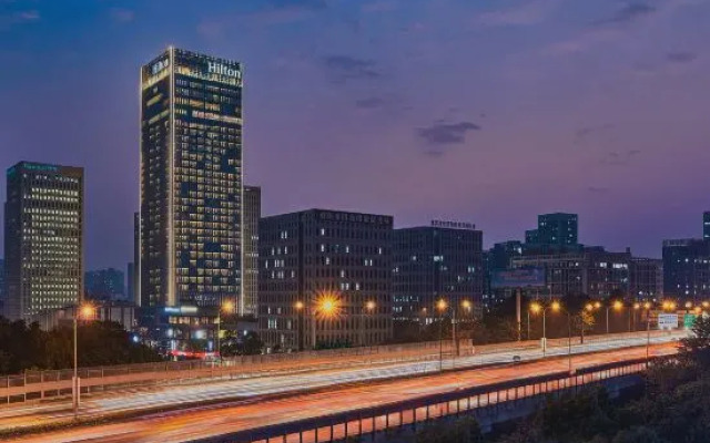 Qiyu Hotel (Chongqing Finance School Halo Shopping Park)