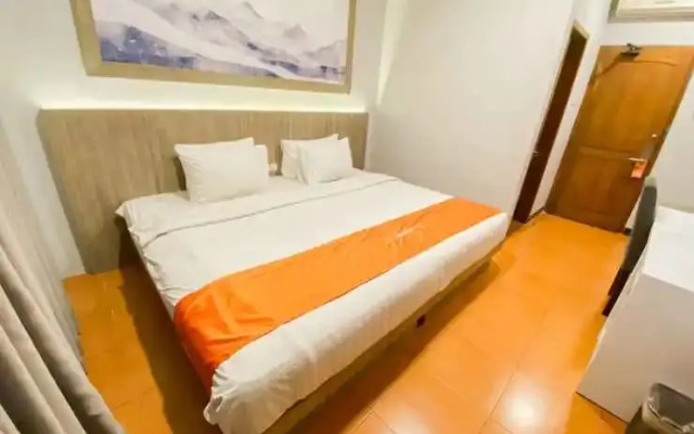 Front One HK Resort Simpang Lima Semarang