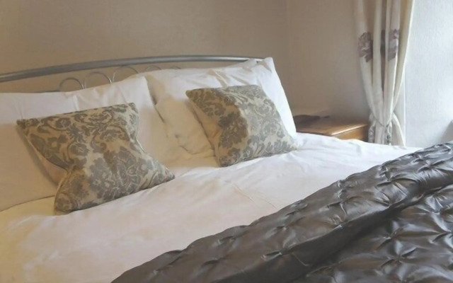 Loch Leven Hotel & Distillery