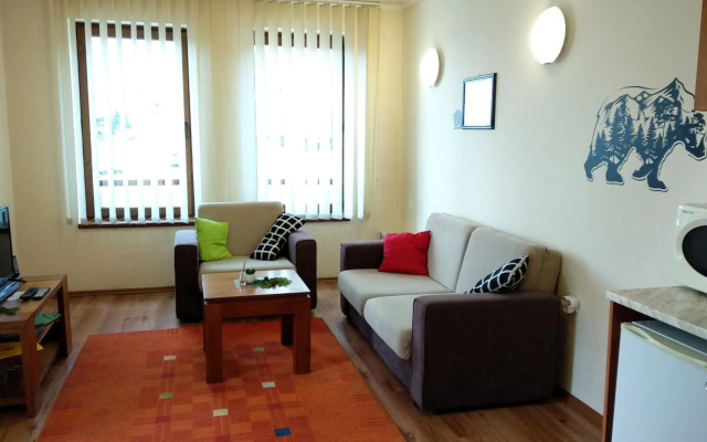 Pine Tree Apartment D34