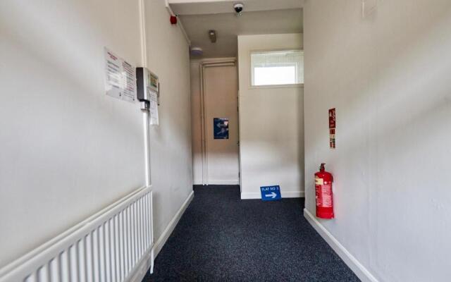 Fantastic Central Stratford 2BR Apartment wParking