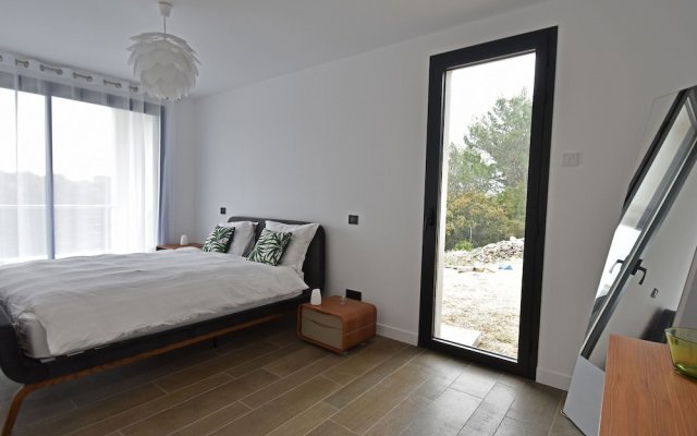 Villa On A High End Residence In Nimes With Heated Pool