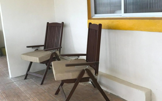 Kit-net à 250 metros da Praia de Mariscal