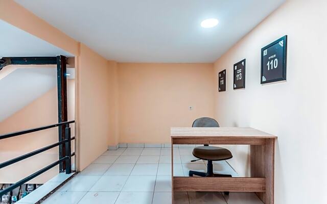 OYO Life 2709 Kost Cirendeu