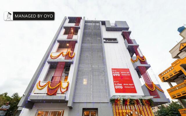 Super OYO Townhouse 1225 Chethana Inn