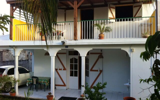 House With 2 Bedrooms in Le Moule, With Enclosed Garden and Wifi - 2 k