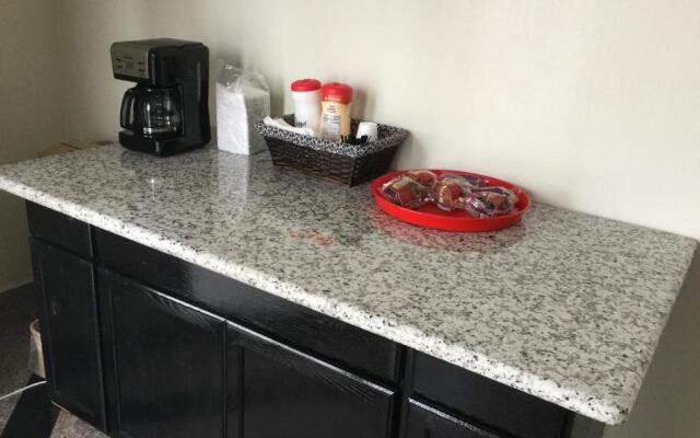 Moonlight Inn & Suites
