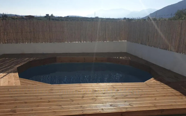 Cozy House with Pool and Breakfast near Beach