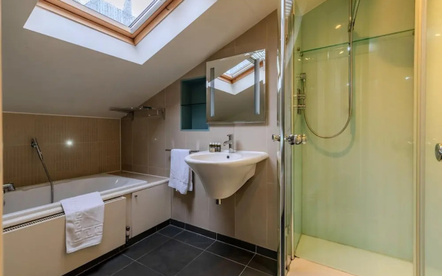 Beautiful Three Bedroom House in West London