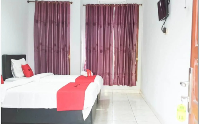 RedDoorz near Bojonegoro Train Station