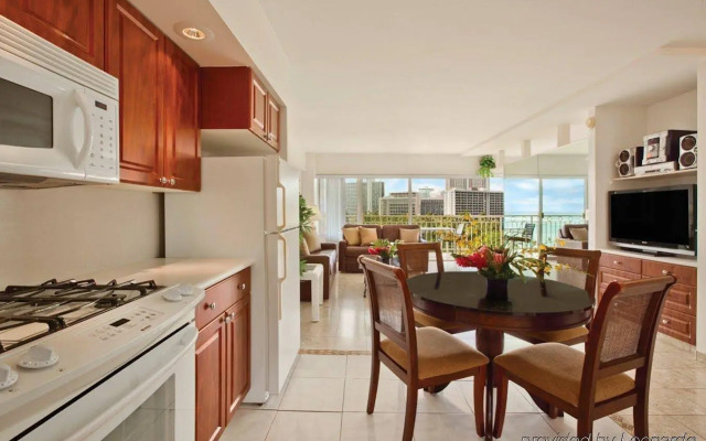 Waikiki Shore by OUTRIGGER