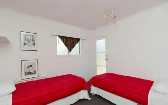 Waitangi Beach Units