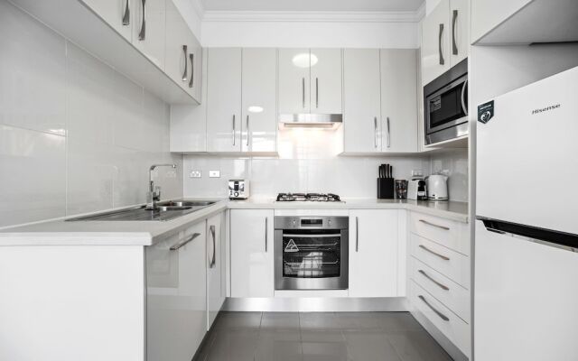 Stylish and Spacious Apt with Double Living Room