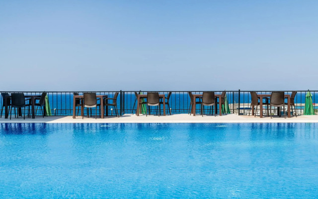 Olivia Palm Hotel