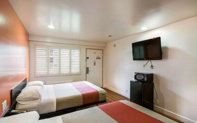 Motel 6 Monterey Park, CA
