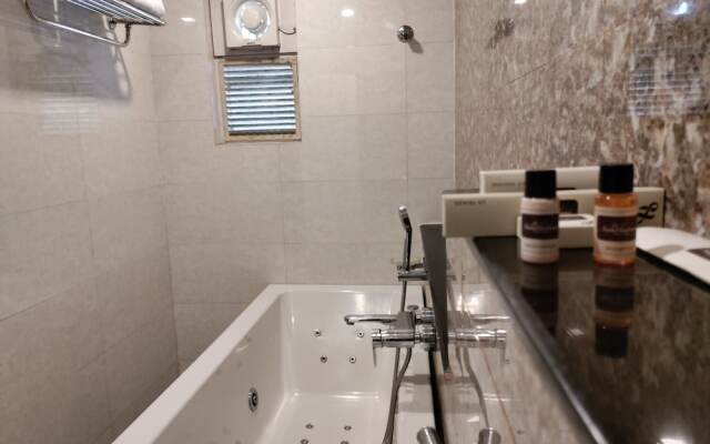Sambhabana Hotel & Suites