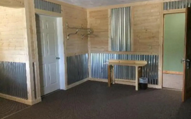 Big Horse Inn and Suites