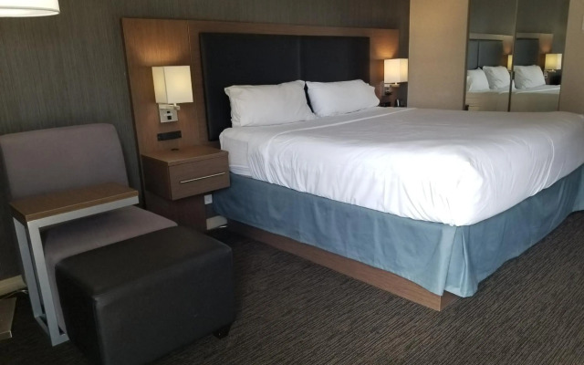 Holiday Inn Express Edmonton Downtown by IHG