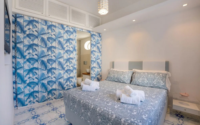 Azzurra, Capri Center