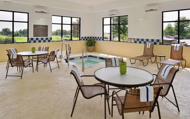 Hampton Inn & Suites St. Louis-Edwardsville