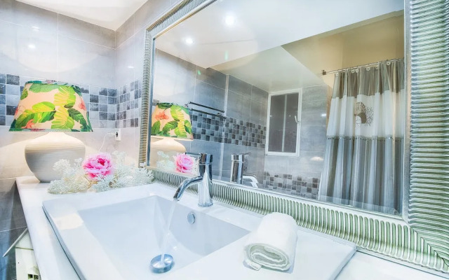 Hidden Gem 2 Bedroom near City Center