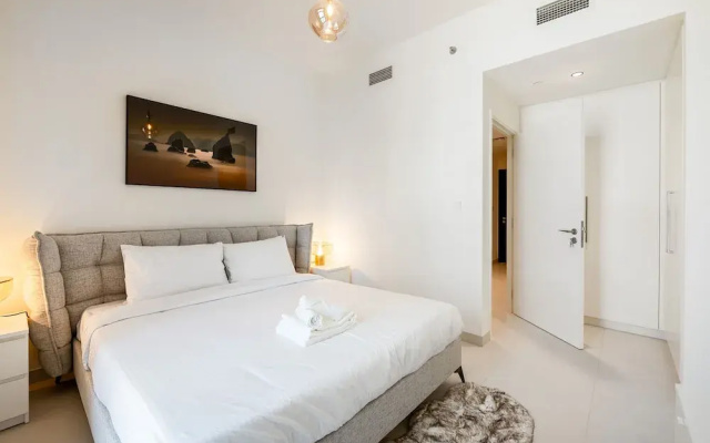 Exclusive 2BR Downtown Apt w Burj Khalifa Views