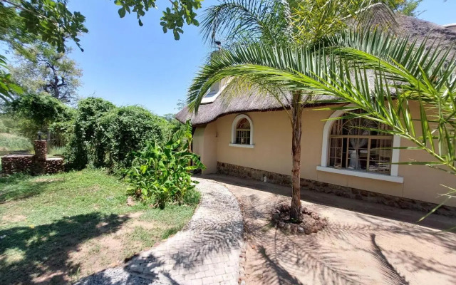 Mobola Lodge