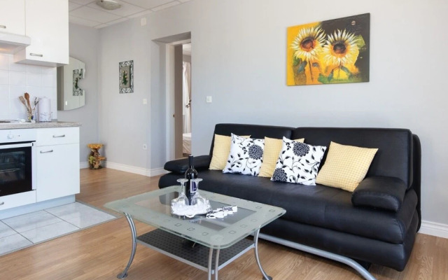 Rajna - 100 m From sea - A3 Crni