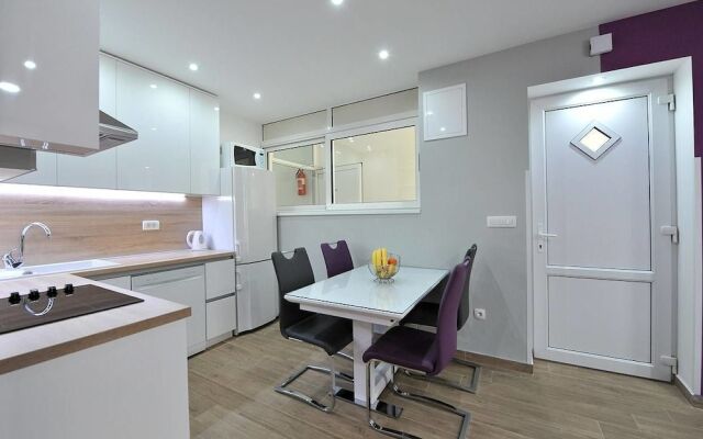 Apartment Purple Summer City