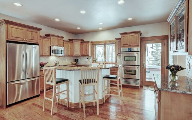 Highlands Trail House 5 Bedroom Home by RedAwning