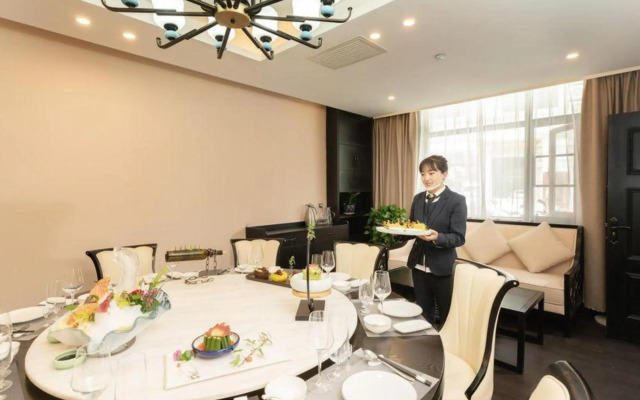 Xana Hotelle (Jokhang Temple at Potala Palace in Lhasa)