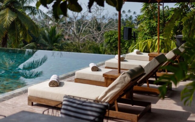 Cool and Contemporary Hilltop Villa With Ocean Views