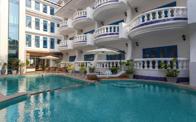 Azalea By Stone Wood Carmona