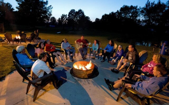 Sierra Sands Family Lodge