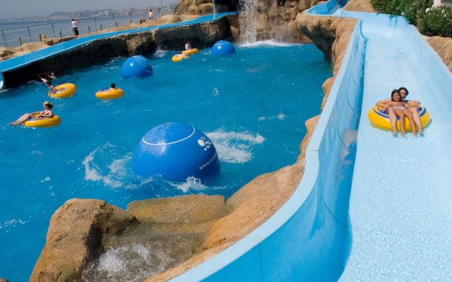 Holiday World Resort