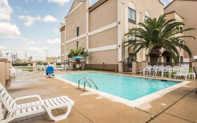 Comfort Suites Stafford Near Sugarland